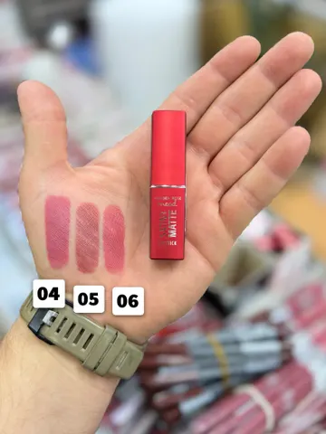 رژ جامد گلدن رز مدل satiny matte